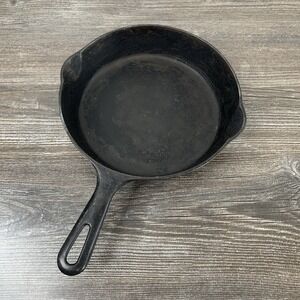 Griswold #6 699 Small Logo 9" Cast Iron Skillet Seasoned
